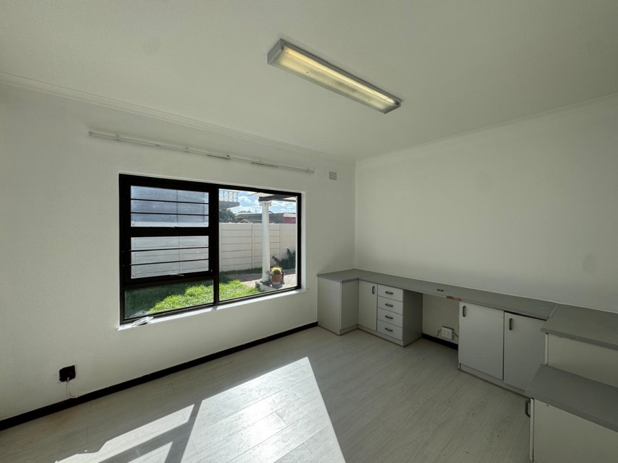 To Let 6 Bedroom Property for Rent in Table View Western Cape